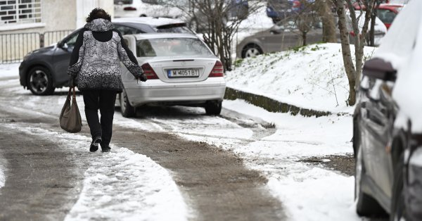 Дорожное движение в Софии в зимних условиях, опасность так называемого гололеда