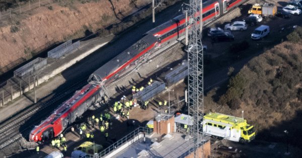 40 человек уже стали жертвами железнодорожной катастрофы в Испании, ищут еще