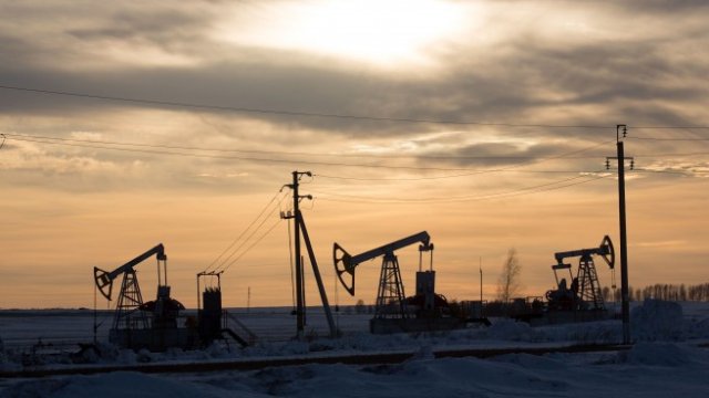 Н. Стойков: На более глубоком дне цена нефти может упасть ниже 50 долларов за баррель