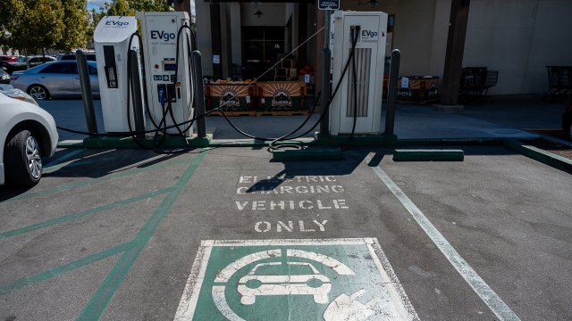 Судья: администрация Трампа неправомерно остановила программу зарядных станций
