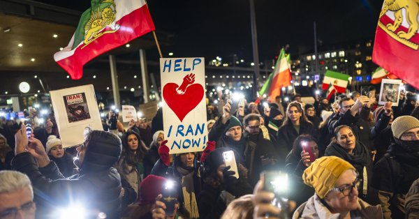 Иран разрешил звонки за границу