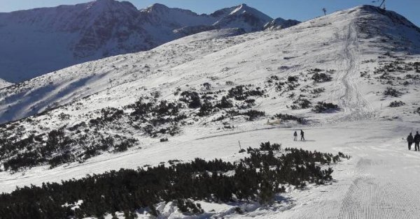 Горноспасатели спустили раненого с горы Мусала