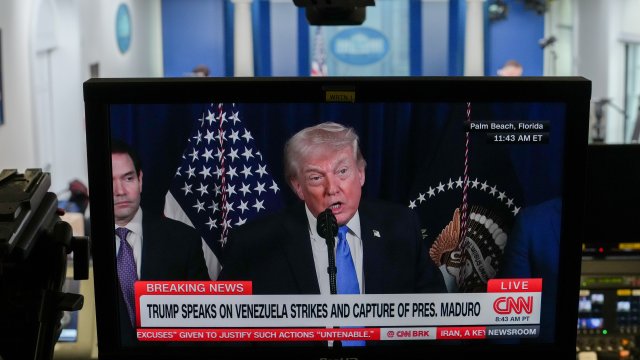 Сенат США проголосовал за ограничение военных полномочий Трампа в Венесуэле