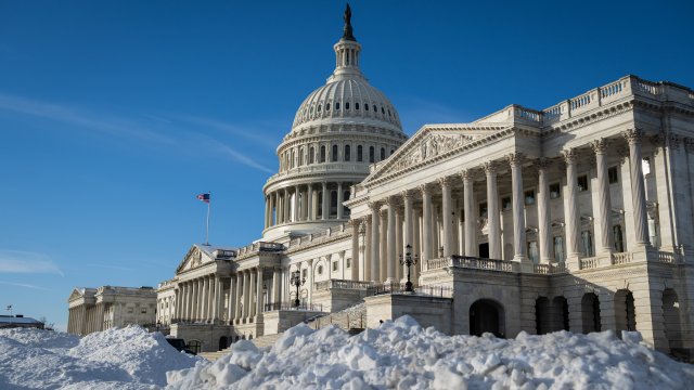 Правительство США находится в частичной приостановке работы в ожидании голосования в Палате представителей