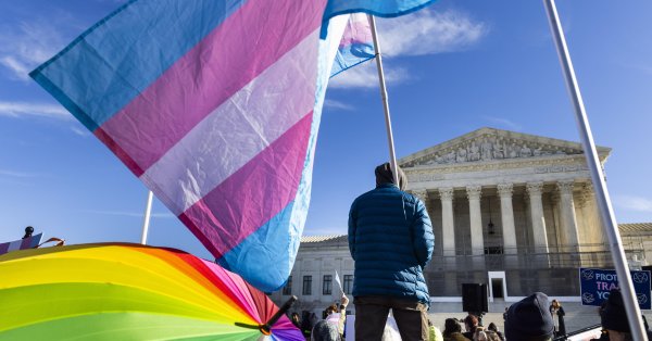 Американцы-трансгендеры предпочитают грязный лагерь беженцев в Нидерландах США