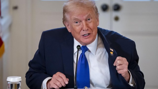 Аналитик: Трамп пытается контролировать все независимые органы в США