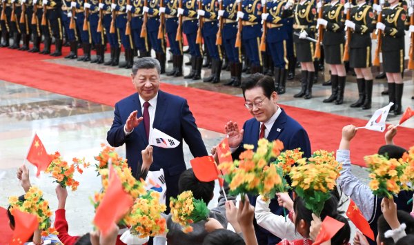 Си Цзиньпин приветствует союзников США, пострадавших от нового мирового порядка Трампа