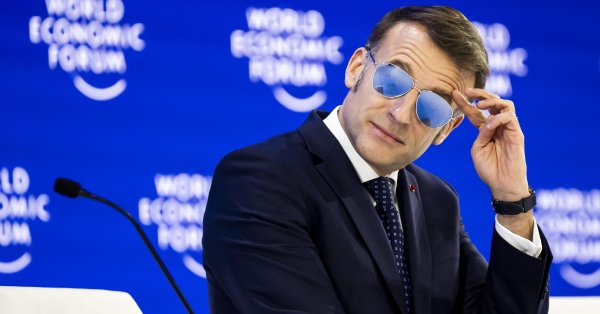 Французские чиновники рассказали, почему Макрон носит очки-авиаторы