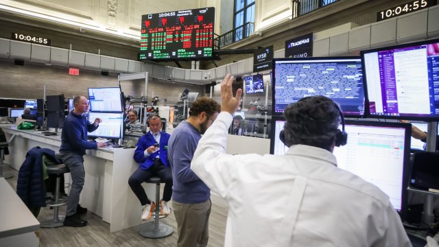 Уолл-стрит понесла тяжелые потери из-за угроз Трампа