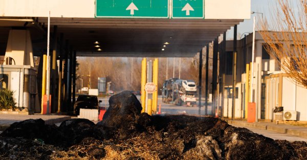 Трудное передвижение через границу с Грецией даже сегодня