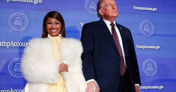 Трамп отрастит длинные ногти, как его девушка Ники Минаж