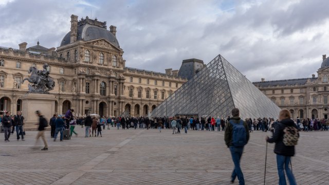 В 2025 году Лувр посетили 9 миллионов человек.