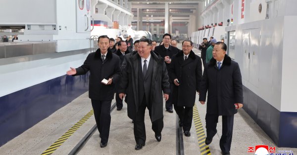 Ким Чен Ын уволил вице-премьера из-за «некомпетентности» чиновников