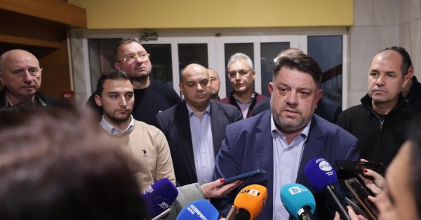 Зафиров: Я не собираюсь уходить в отставку, время съезда будет после выборов