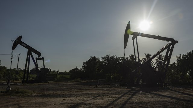 Объятия Трампа превращаются в смертельную хватку для нефтяных компаний