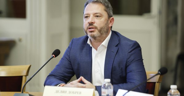 Делян Добрев: Все поклонились, Трамп освободил Венесуэлу