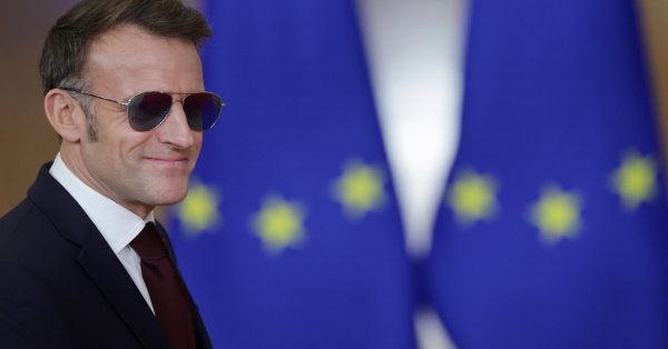 Производитель очков Макрона: Наш сайт рухнул из-за президента