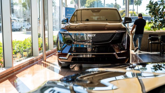 General Motors последовала примеру Форда – отказалась от электрификации и списала 6 миллиардов долларов.