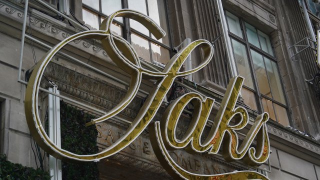 Роскошный ритейлер Saks подал заявление о банкротстве после неудачной попытки реструктуризации