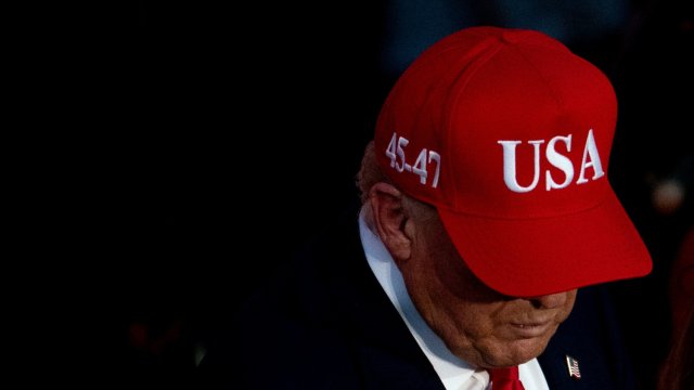 Американцы считают, что у Трампа неправильные приоритеты и он думает только о себе