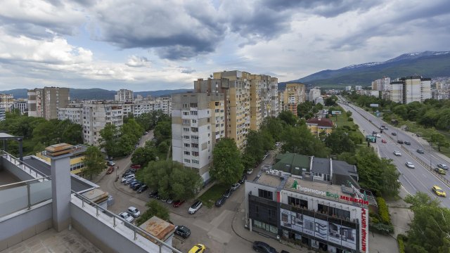 Рынок жилья в нашей стране между эйфорией от евро и ожиданиями более спокойного 2026 года.