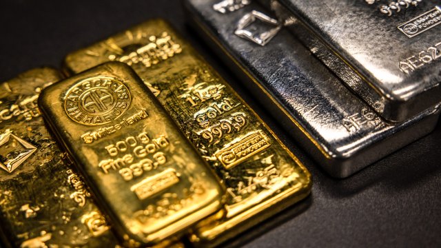 Золото и платина достигли новых максимумов на фоне углубления кризиса в Гренландии