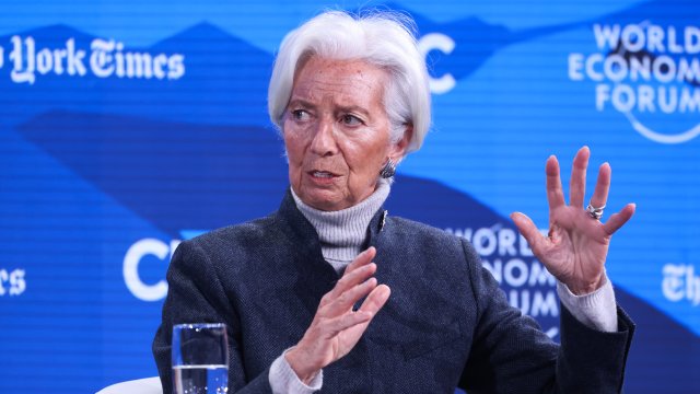 Лагард не согласна с Карни по поводу «разорванного мира»