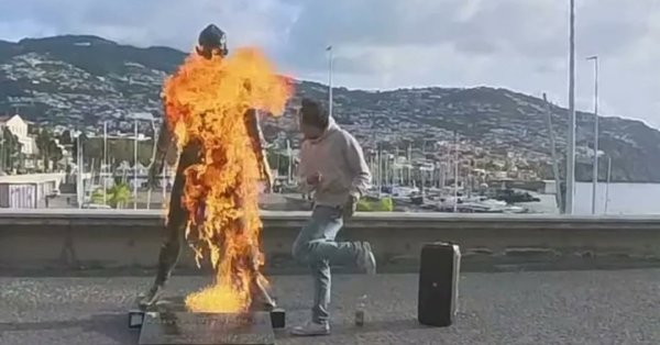На Мадейре подожгли статую Криштиану Роналду