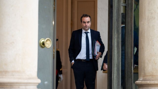 Премьер-министр Франции по-прежнему будет продвигать бюджет без голосования в парламенте