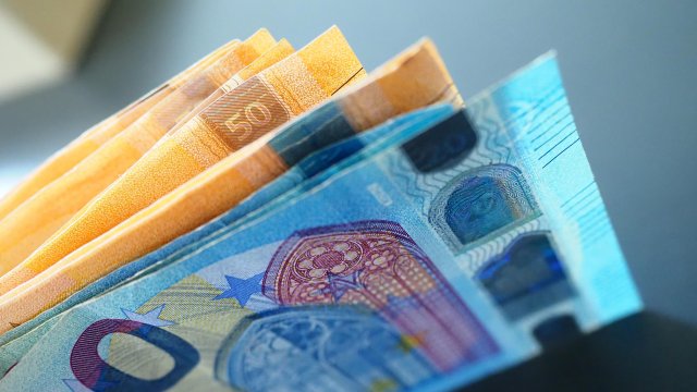 Петкова: Зарплаты в бюджетной сфере повысят на 5%