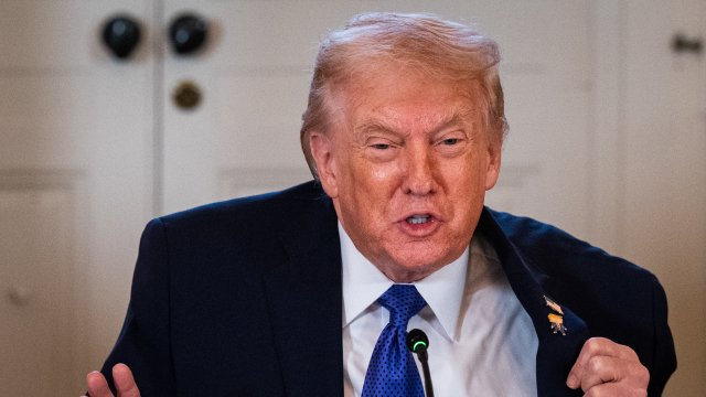 Трамп пригрозил 25% тарифами странам, которые ведут бизнес с Ираном