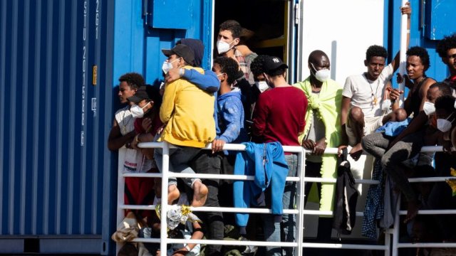 В 2025 году количество заявлений о предоставлении убежища в ЕС снизится на 20% в годовом исчислении.