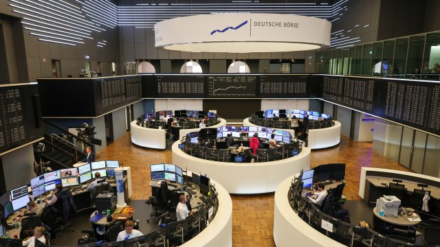 Европейские рынки упали, несмотря на сильный рост акций оборонных компаний