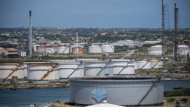 Нефть падает, поскольку инвесторы ждут речи Трампа в Давосе*