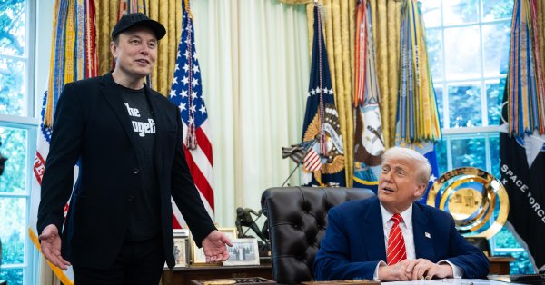 Старая любовь не ржавеет: Трамп, Мелания и Маск вместе за ужином ФОТО