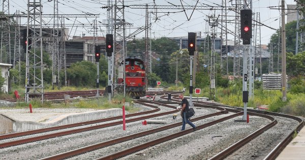 Поезд сбил пьяного мужчину, он чудом остался жив