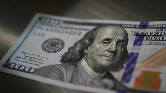 Доллар США ставит Европу на колени