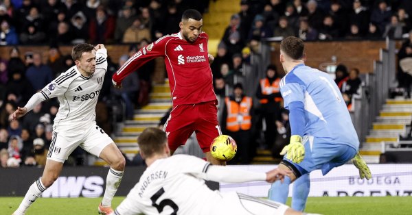 Поздний гол «Фулхэма», встреча с «Ливерпулем» завершилась со счетом 2:2.