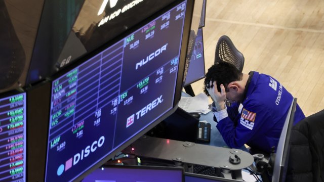 Впервые за три года индекс S&P 500 закрыл первую сессию года ростом