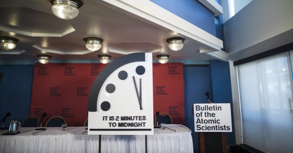 Ближе к Апокалипсису: Часы Судного дня находятся в 85 секундах. до полуночи ВИДЕО