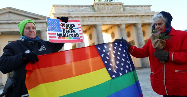 В кадре: Массовые протесты в США после убийства Рене Гуд