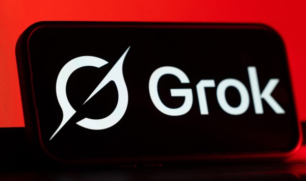 Маск отказывается остановить фейковые фотографии обнаженной Грок. Запрет помог бы