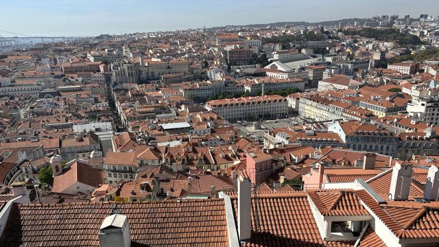 Кто больше всего страдает от нехватки доступного жилья в Европе?