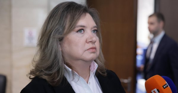 Киселова: Йотова проявит стиль и класс при сборке офисного шкафа