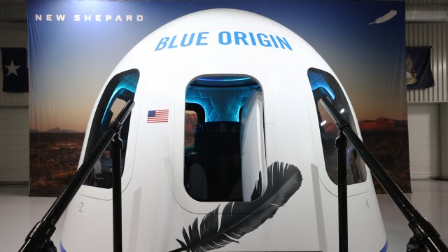 Blue Origin Джеффа Безоса запускает услугу спутникового интернета, чтобы конкурировать с SpaceX
