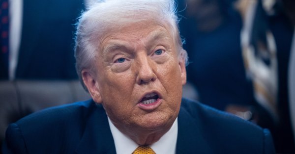 Трамп: Украина, а не Россия, откладывает мир