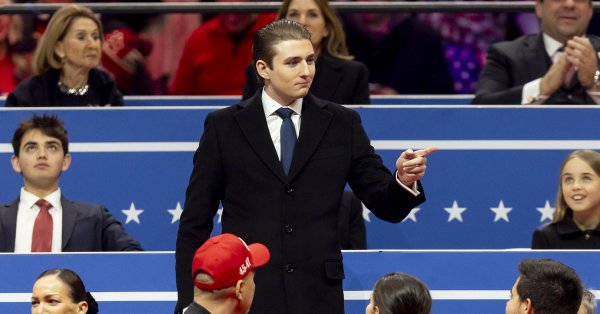 Бэррон Трамп пытается избавиться от словенского акцента ВИДЕО