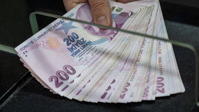 Турция вводит ограничения на покупку банками более дешевых фунтов за рубежом