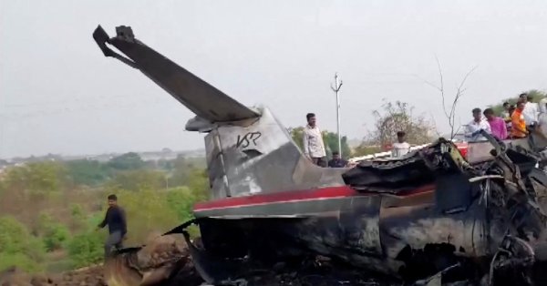В Индии разбился частный самолет, есть погибшие, в том числе министр