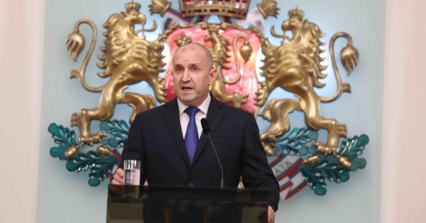 За или против отставки Румена Радева? 64% одобряют ее